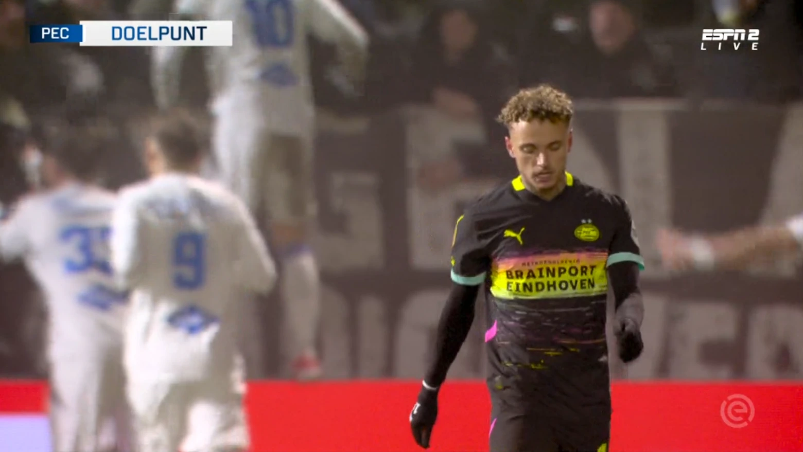 VAR ziet Noa Lang over het hoofd en keurt opnieuw doelpunt van Fichtinger af